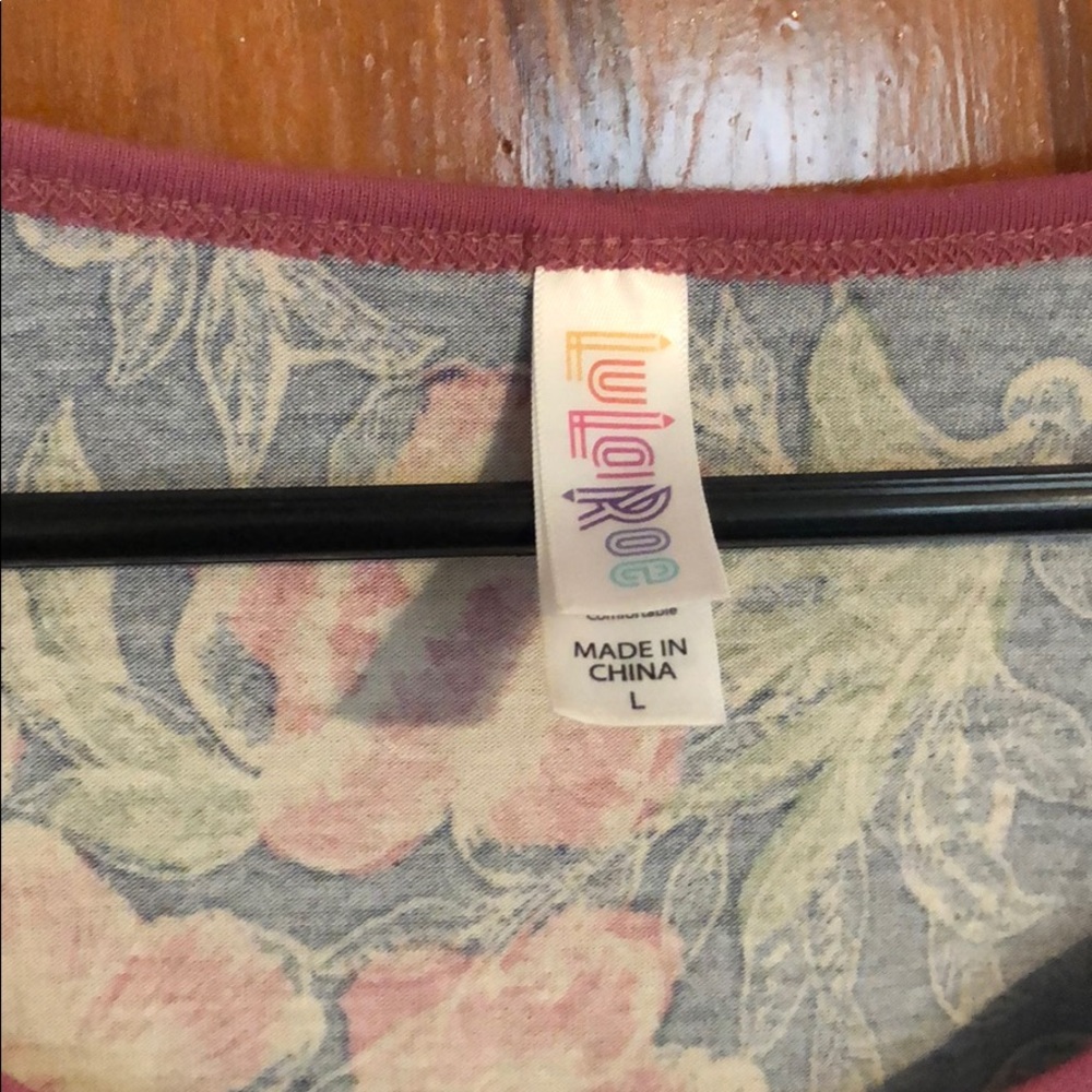 Large Lularoe classic tee - Picture 3 of 3